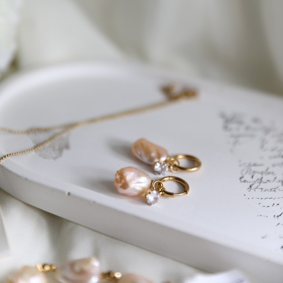 Large Pink Pedal Freshwater Pearl Earrings - Picture 2 of 3